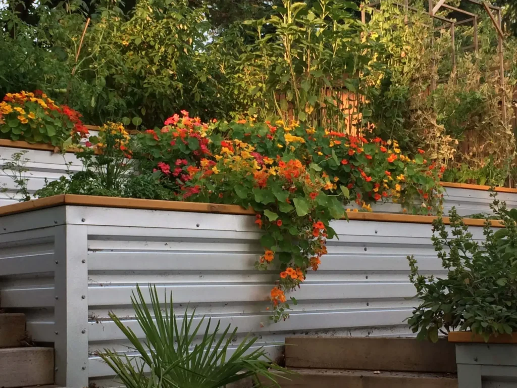 WOODWORKING AND LANDSCAPES SECTION 3